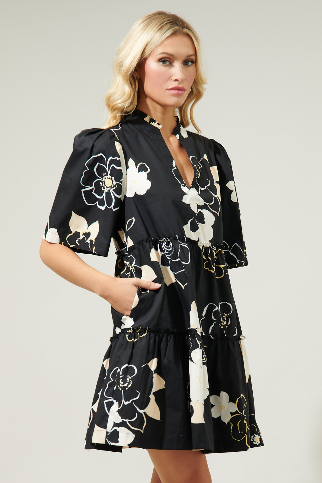 Cairan Rose Dixie Split Neck Shift Dress BLACK-TAUPE / M by Sugarlips Cairan Rose Dixie Split Neck Shift Dress BLACK-TAUPE / M by Sugarlips