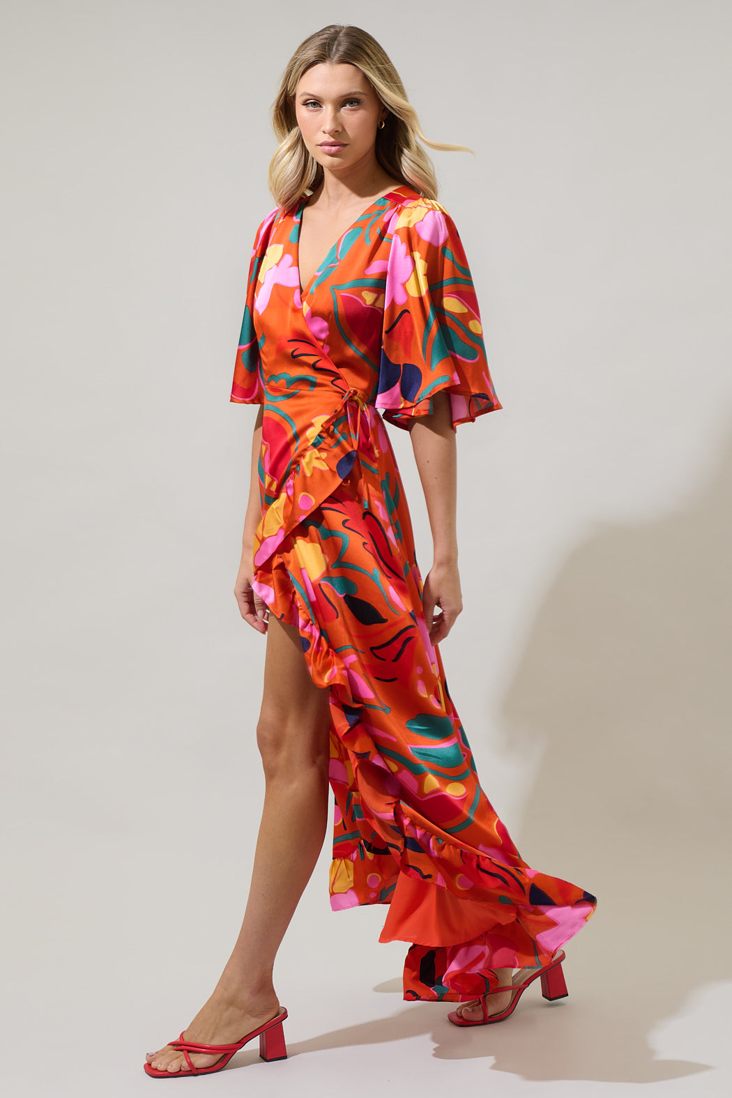 Sugarlips Love Abelia Satin Tropical Abstract Print V Neck Short Sleeve High-Low Ruffle Hem Mid, Womens, XS, Orange Multi Sugarlips Love Abelia Satin Tropical Abstract Print V Neck Short Sleeve High-Low Ruffle Hem Mid, Womens, XS, Orange Multi