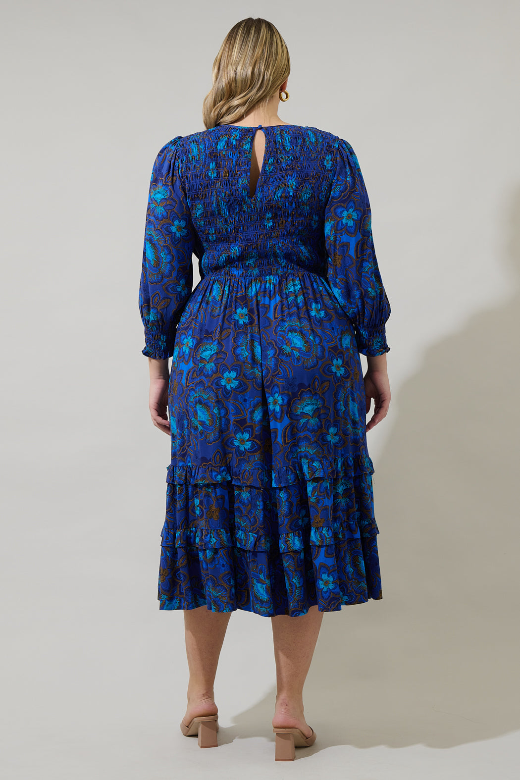 Bluford Floral Ludlow Smocked Maxi Dress Curve Sugarlips Bluford Floral Ludlow Smocked Maxi Dress Curve Sugarlips