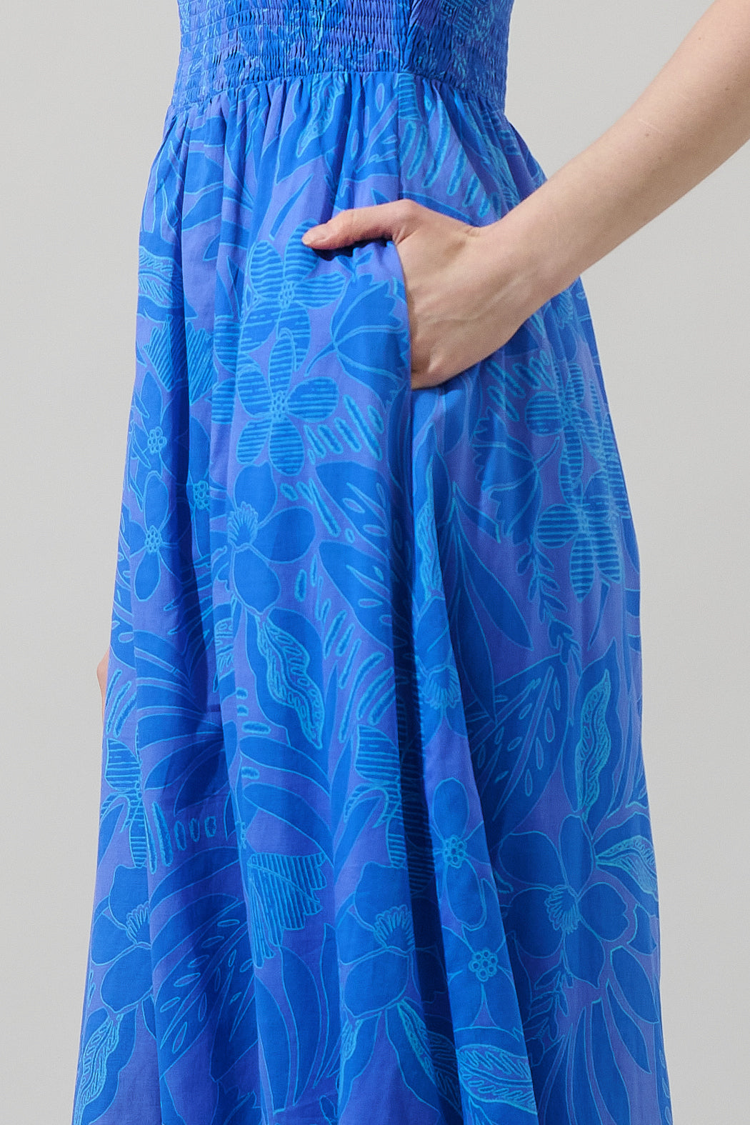 Warren Floral Cecil Smocked Sleeveless Midi Dress BLUES-MUL / L by Sugarlips Warren Floral Cecil Smocked Sleeveless Midi Dress BLUES-MUL / L by Sugarlips