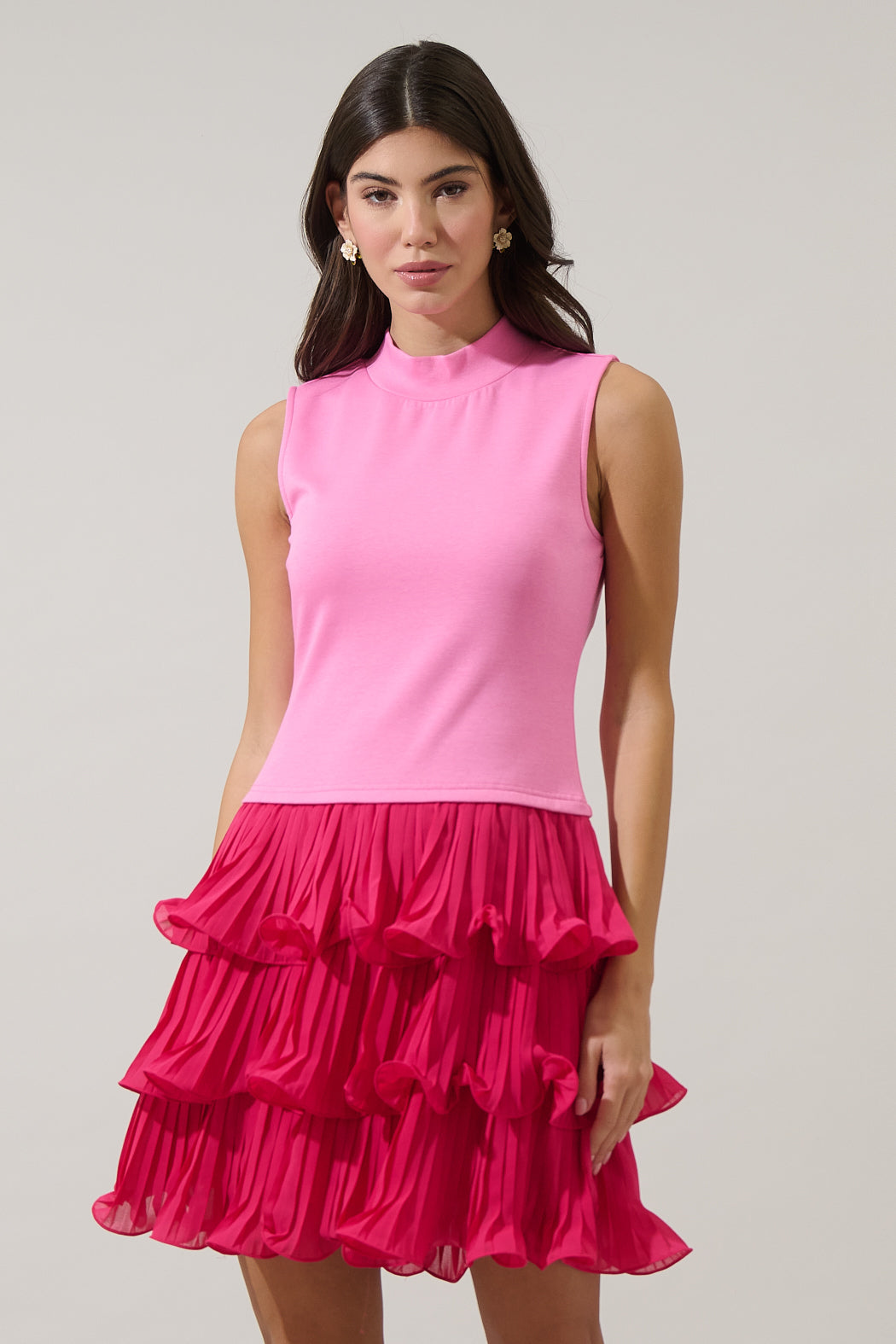 mini dress with pleated skirt Open-shoulder mini dress with a pleated skirt :: LICHI