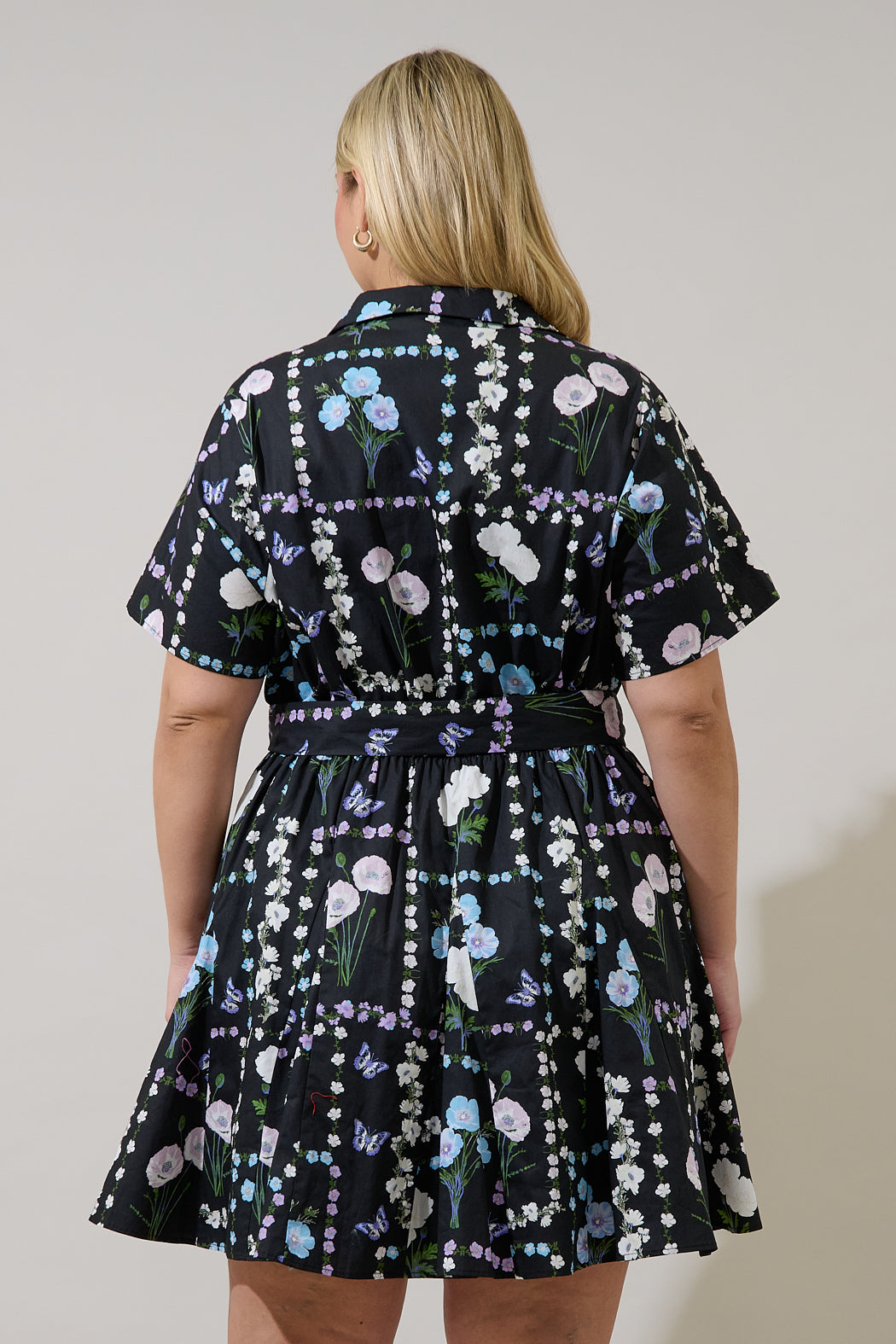 Chellie Shift Mini Dress Trevis Floral Curve BLK-PASTEL / 1X by Sugarlips Chellie Shift Mini Dress Trevis Floral Curve BLK-PASTEL / 1X by Sugarlips