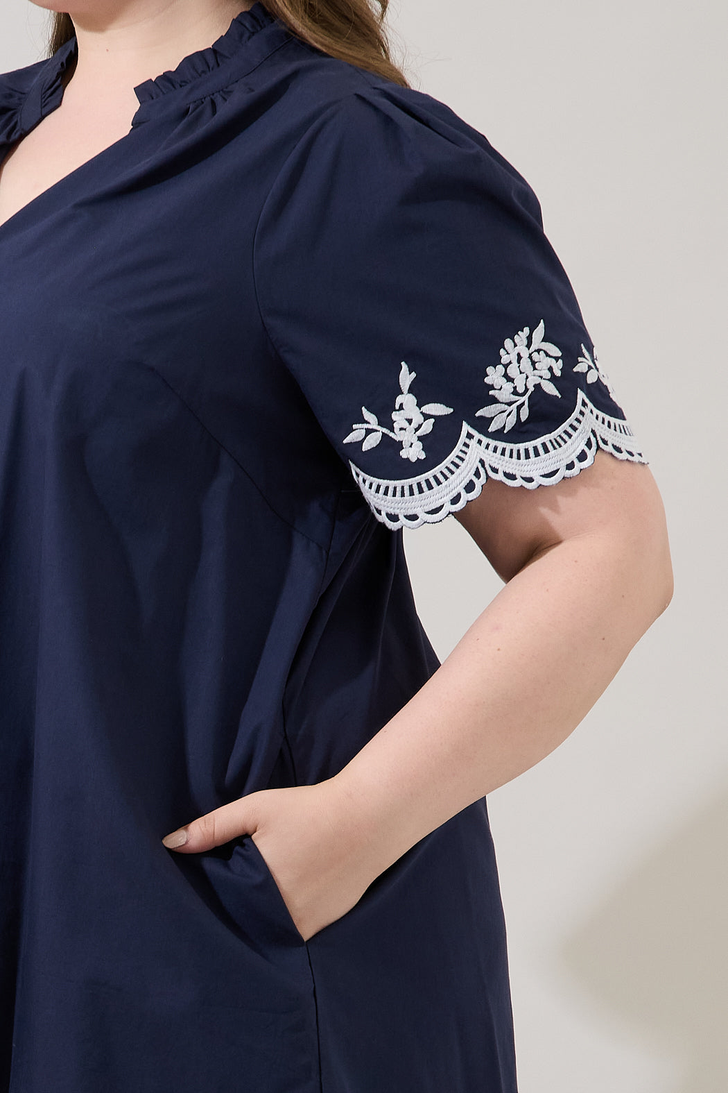 Melania Embroidered Shift Mini Dress Curve NAVY / 2X