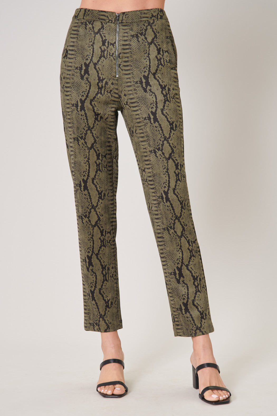 売り物 CMMN SWDN 21ss Cody snake print pants - パンツ