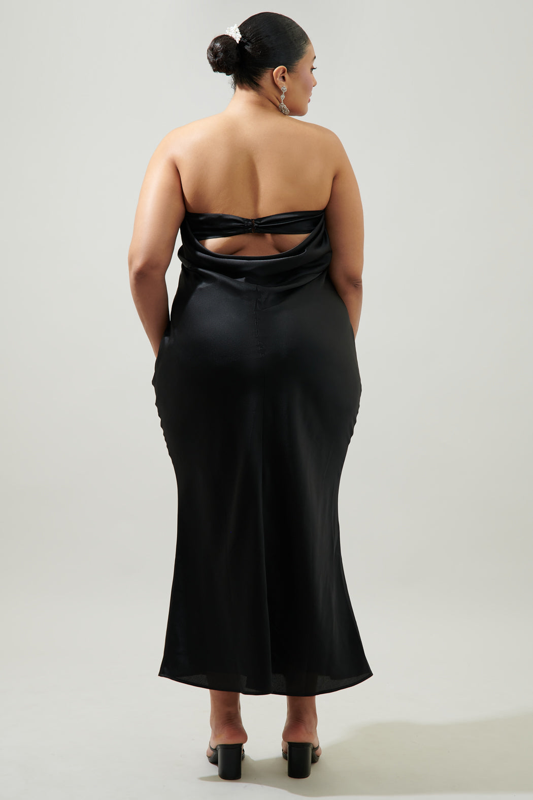 Dusk Glow Tobacco Vuse Pods Infinite Strapless Open Back Satin Convertible Maxi Dress Curve Taupe / 3X Dusk Glow Tobacco Vuse Pods Infinite Strapless Open Back Satin Convertible Maxi Dress Curve Taupe / 3X